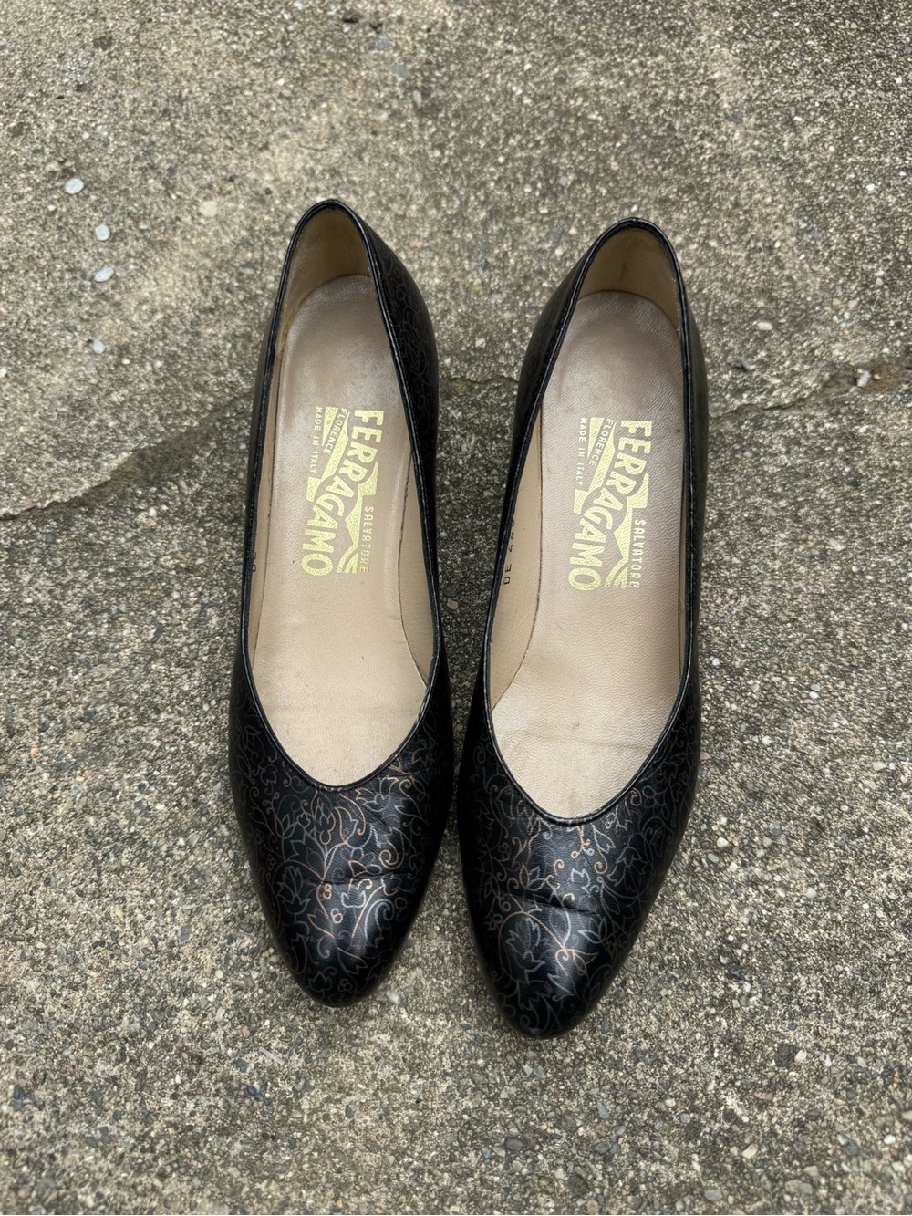 Vintage Salvatore Ferragamo Italy Black Brown Floral Leather Heels Size 6.5 AA